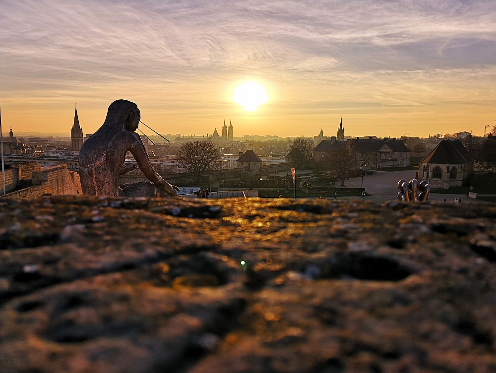 « Capter les derniers instants du soleil et des vacances ». Château de Caen © mamanpatine - https://www.instagram.com/mamanpatine/