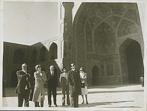 Lors d’un voyage officiel en Iran, 1976 ©&nbsp;DR